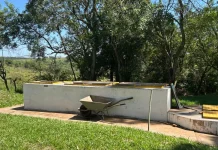 Trabalhador encontra feto sem cabeça em rede de esgoto de Eldorado