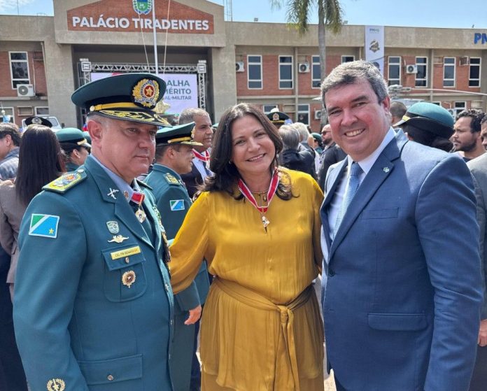 prefeita-de-caarapo-recebe-medalha-do-merito-policial-em-campo-grande-68bb24de088e6