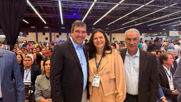 prefeita-lurdes-representa-caarapo-no-3o-congresso-dos-municipios-de-ms-68f7769719928