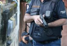 Bebê de 1 ano é asfixiado pela mãe após ela flagrar conhecido violentando a criança