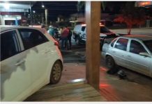 Idosa perde controle do carro e atinge varanda de sorveteria em Caarapó
