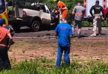 Motorista de picape morre e passageiro fica gravemente ferido ao bater em carreta na BR-163
