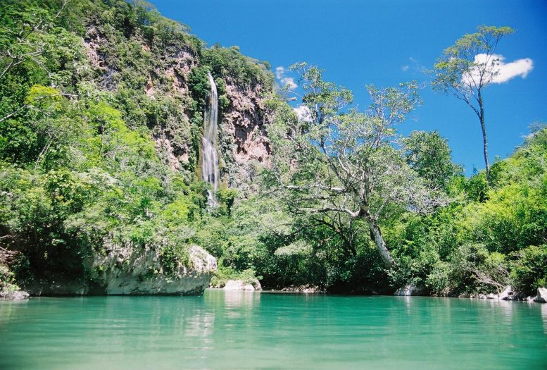 Cachoeira-Boca-da-Onca-Bonito-MS-foto-Breno-Teixeira-@visitbonito-e1791808275560